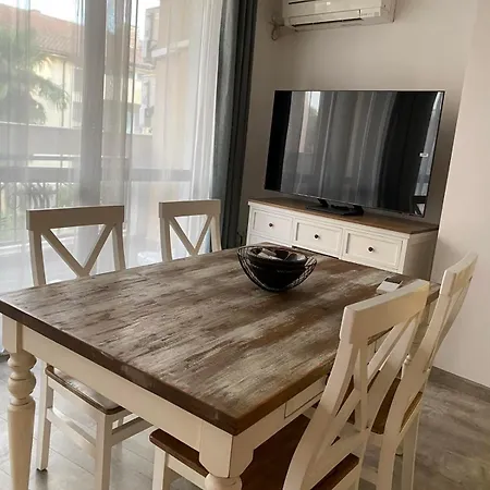 Sea Garden Apartment, Excellent Location With Free Parking Бургас