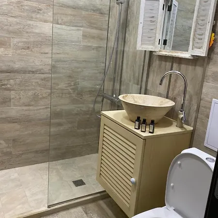 Sea Garden Apartment, Excellent Location With Free Parking Apartment