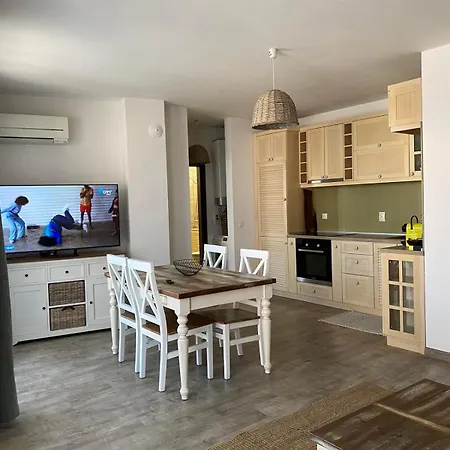 Sea Garden Apartment, Excellent Location With Free Parking Апартамент Бургас