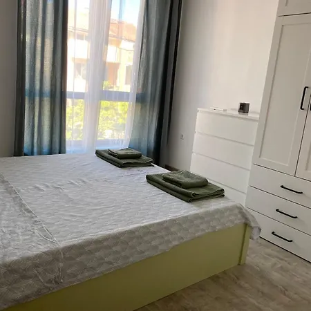 Апартамент Sea Garden Apartment, Excellent Location With Free Parking