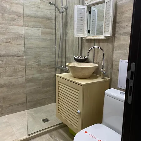Апартамент Sea Garden Apartment, Excellent Location With Free Parking *
